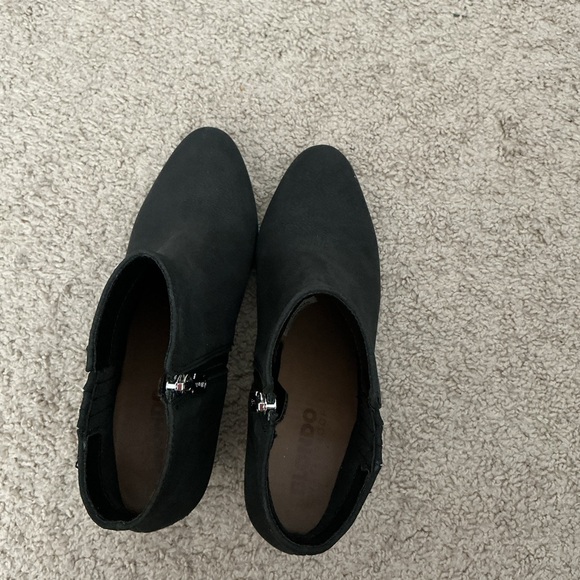 Blondo Waterproof Black Booties 7.5 W Winter Minimalist Quiet Luxury Classic - Picture 2 of 7
